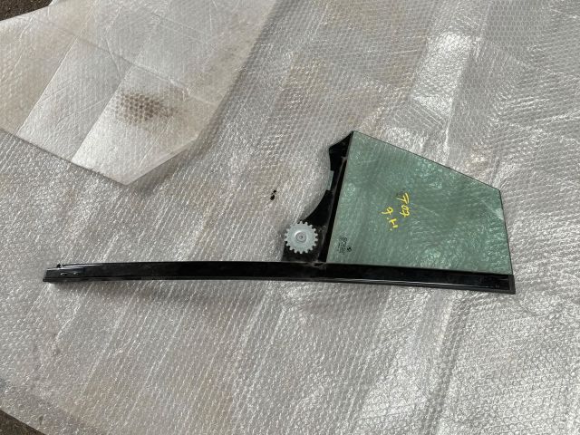 bontott BMW 5 GT Jobb hátsó Fixüveg (Ajtóban)