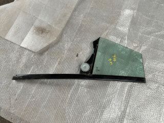 bontott BMW 5 GT Jobb hátsó Fixüveg (Ajtóban)
