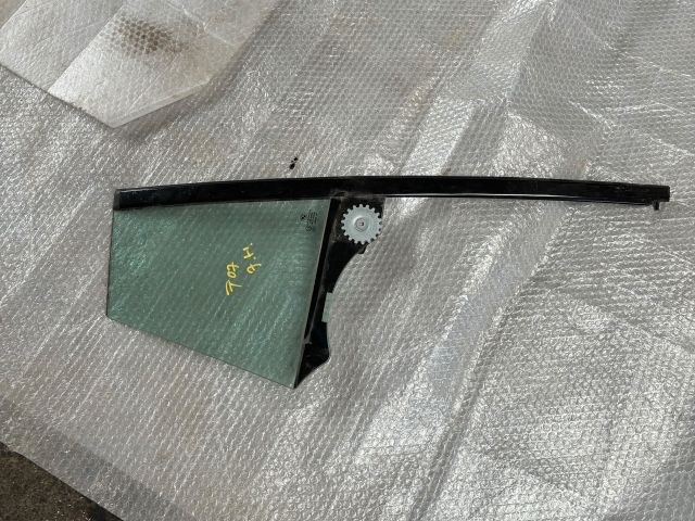 bontott BMW 5 GT Jobb hátsó Fixüveg (Ajtóban)