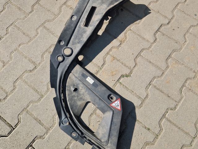 bontott BMW 5 GT Jobb Sárvédő Csavar Burkolat