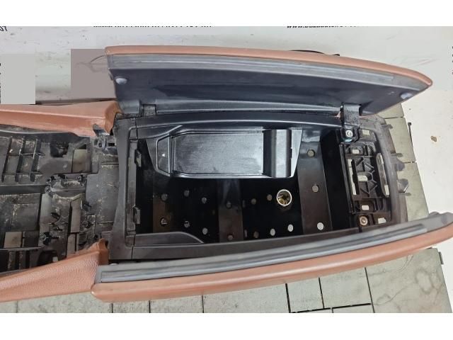 bontott BMW 5 GT Könyöklő