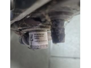 bontott BMW 5 GT Motorháztető Bal Zsanér