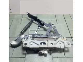 bontott BMW 5 GT Motorháztető Bal Zsanér