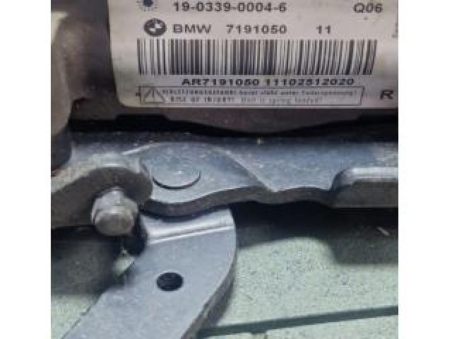 bontott BMW 5 GT Motorháztető Jobb Zsanér