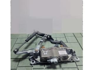 bontott BMW 5 GT Motorháztető Jobb Zsanér