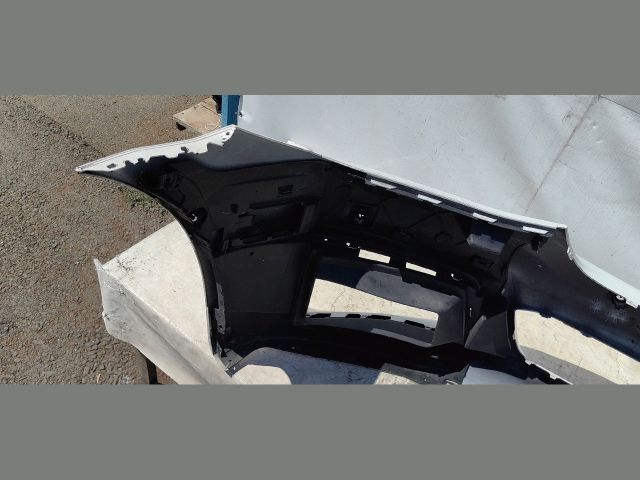 bontott BMW 6 Első Lökhárító (Üresen)