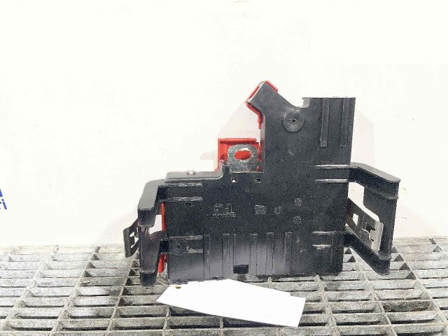 bontott BMW 7 Biztosítéktábla Motortér