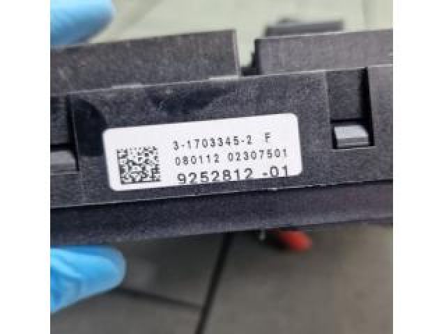 bontott BMW 7 Biztosítéktábla Motortér