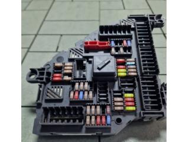 bontott BMW 7 Biztosítéktábla Motortér