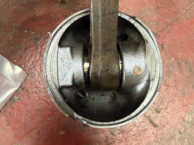 bontott BMW 7 Dugattyú és Hajtókar