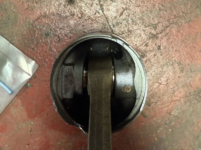 bontott BMW 7 Dugattyú és Hajtókar