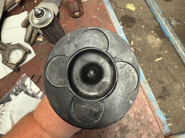 bontott BMW 7 Dugattyú és Hajtókar