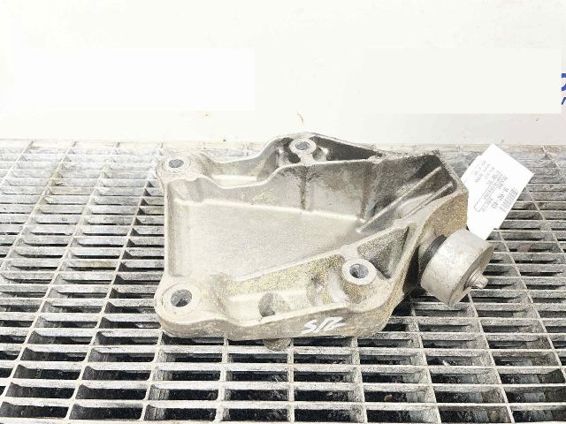 bontott BMW 7 Motor Tartó Bak Bal