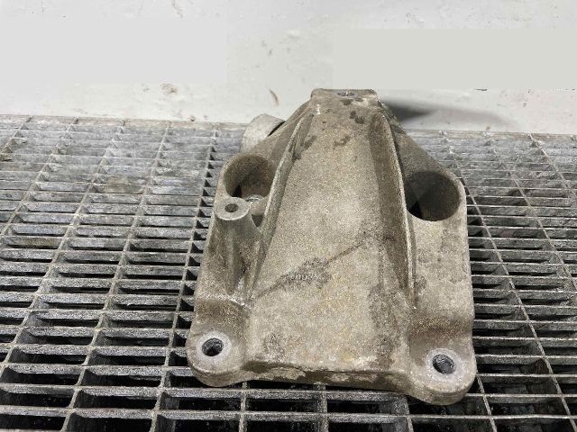 bontott BMW 7 Motor Tartó Bak Bal