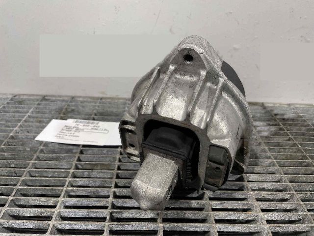 bontott BMW 7 Motor Tartó Bak (Pozíciófüggetlen)