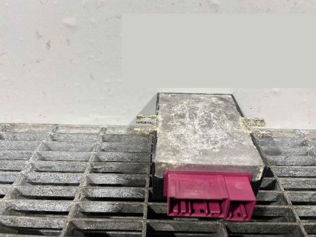 bontott BMW 7 Üzemanyag Szivattyú Relé