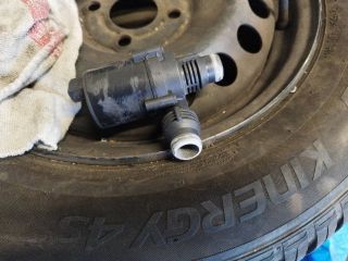 bontott BMW 7 Vízpumpa