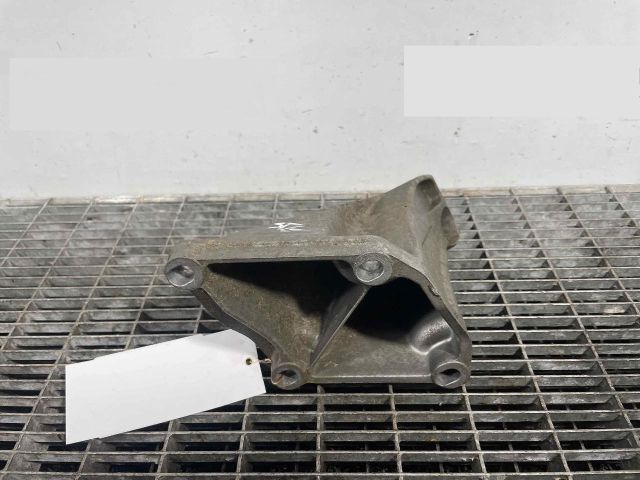 bontott BMW 7 Motor Tartó Bak Bal