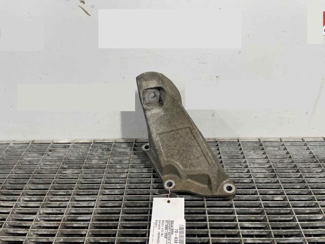 bontott BMW 7 Motor Tartó Bak Bal