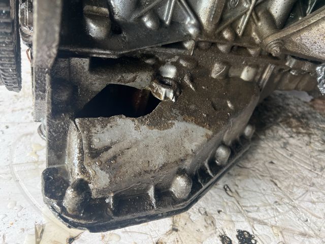 bontott BMW 7 Motor (Fűzött blokk hengerfejjel)