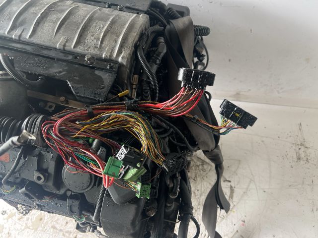 bontott BMW 7 Motor (Fűzött blokk hengerfejjel)