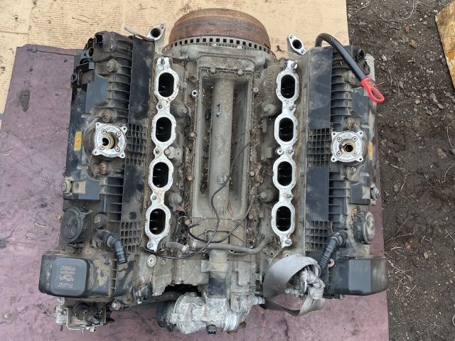 bontott BMW 7 Motor (Fűzött blokk hengerfejjel)