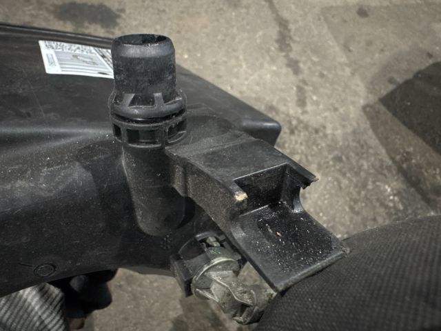 bontott BMW 7 Kiegyenlítő Tartály