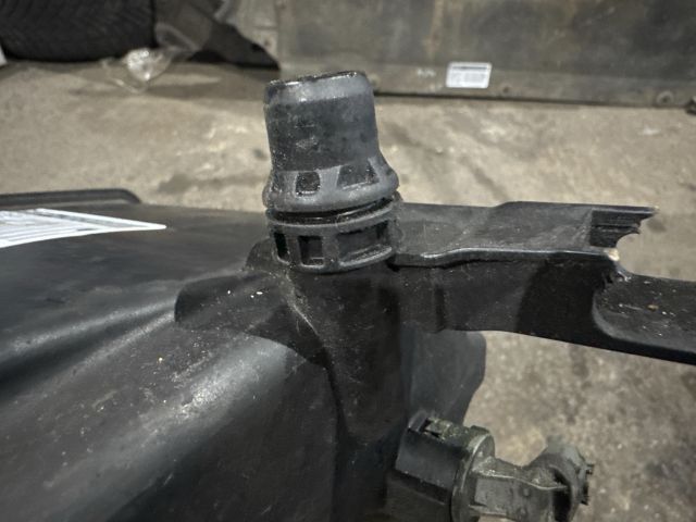 bontott BMW 7 Kiegyenlítő Tartály