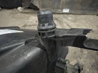 bontott BMW 7 Kiegyenlítő Tartály