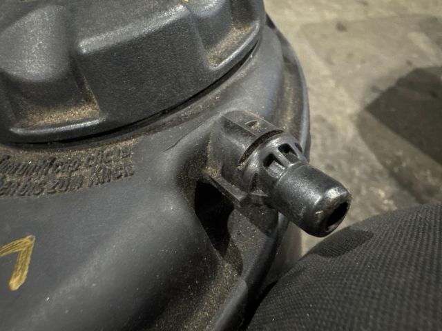 bontott BMW 7 Kiegyenlítő Tartály