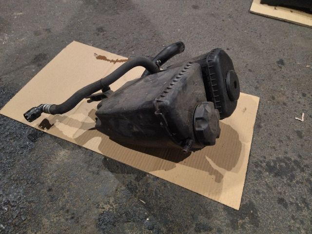 bontott BMW 7 Kiegyenlítő Tartály