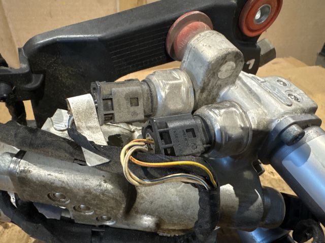 bontott BMW 7 Aktív Futómű Hidraulikus Szeleptömb