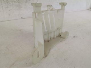 bontott BMW 7 Akkumulátor Tartó