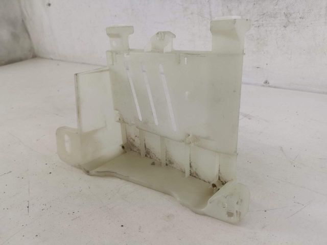 bontott BMW 7 Akkumulátor Tartó