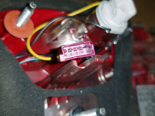 bontott BMW 7 Bal Belső Hátsó Lámpa