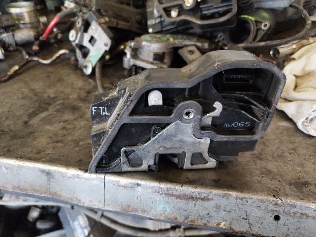 bontott BMW 7 Bal első Ajtózár