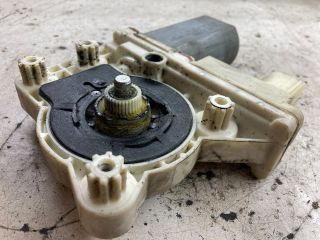 bontott BMW 7 Bal hátsó Ablakemelő Motor