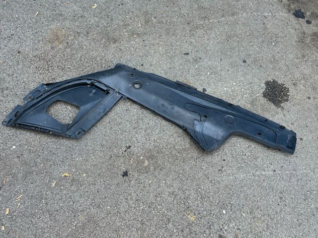 bontott BMW 7 Bal Sárvédő Csavar Burkolat