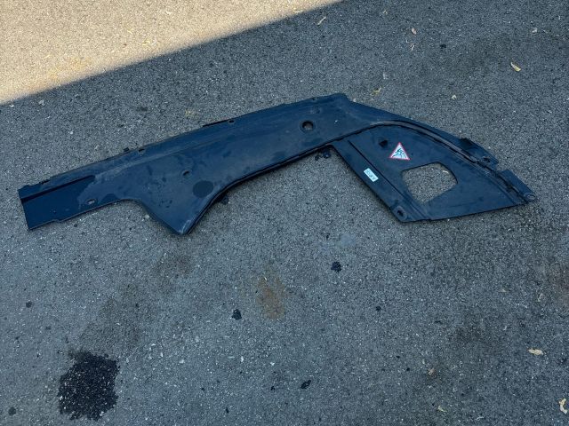 bontott BMW 7 Bal Sárvédő Csavar Burkolat