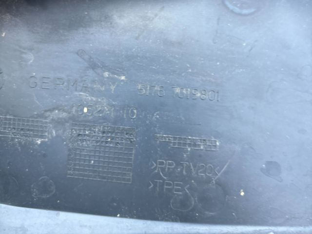 bontott BMW 7 Bal Sárvédő Csavar Burkolat