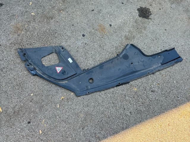 bontott BMW 7 Bal Sárvédő Csavar Burkolat