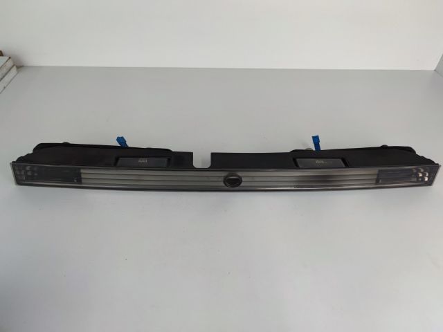 bontott BMW 7 Csomagtérajtó Díszléc