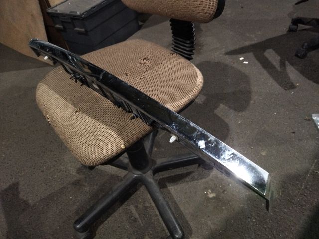 bontott BMW 7 Csomagtérajtó Díszléc