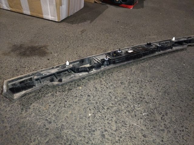 bontott BMW 7 Csomagtérajtó Díszléc