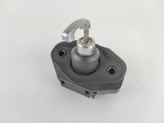 bontott BMW 7 Csomagtérajtó Zárszerkezet