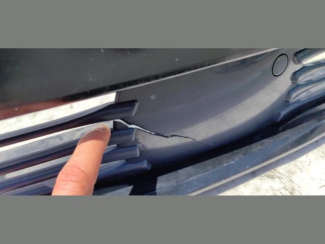 bontott BMW 7 Első Lökhárító (Üresen)