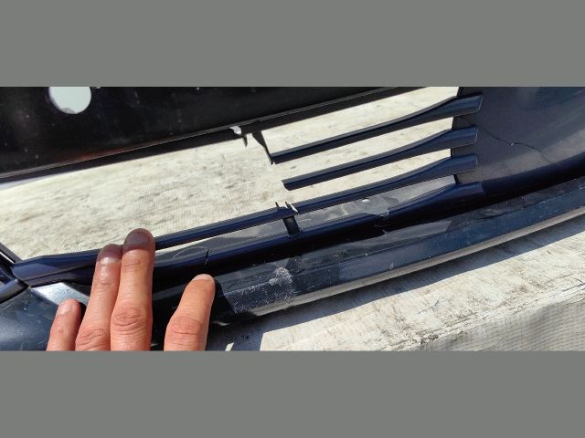 bontott BMW 7 Első Lökhárító (Üresen)