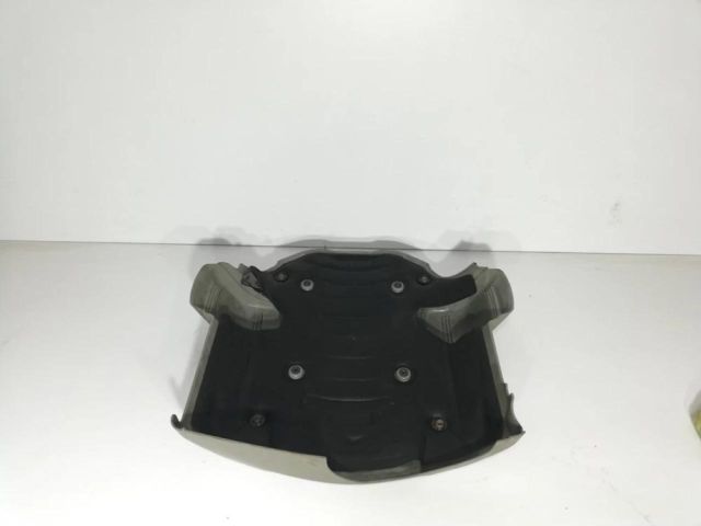 bontott BMW 7 Felső Hűtőburkolat