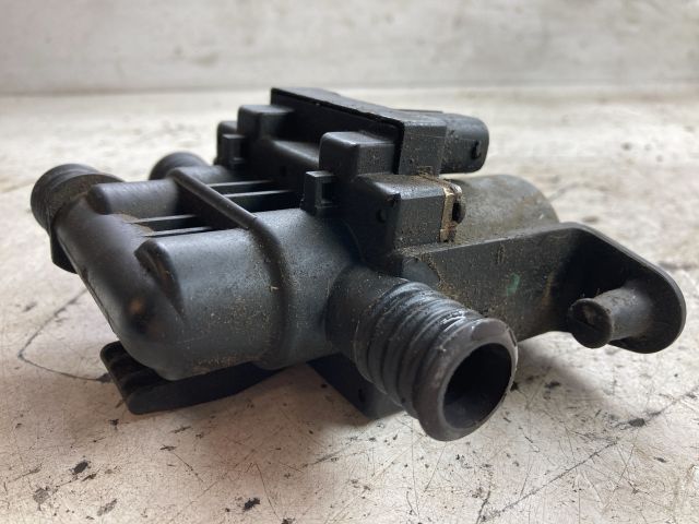 bontott BMW 7 Fűtéscsap