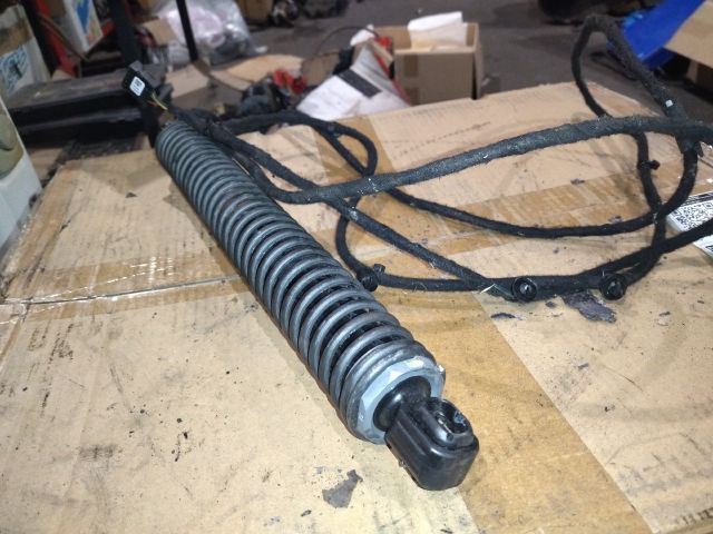 bontott BMW 7 Gázrugós Kitámasztó Teleszkóp Csomagtérajtó Bal